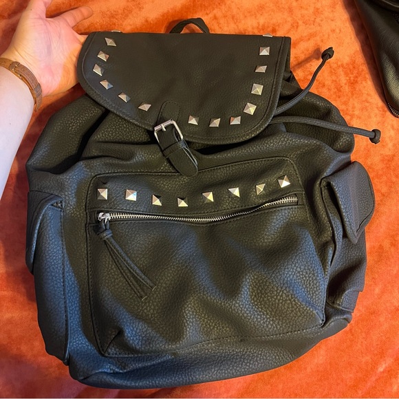 Backpack - Picture 2 of 10